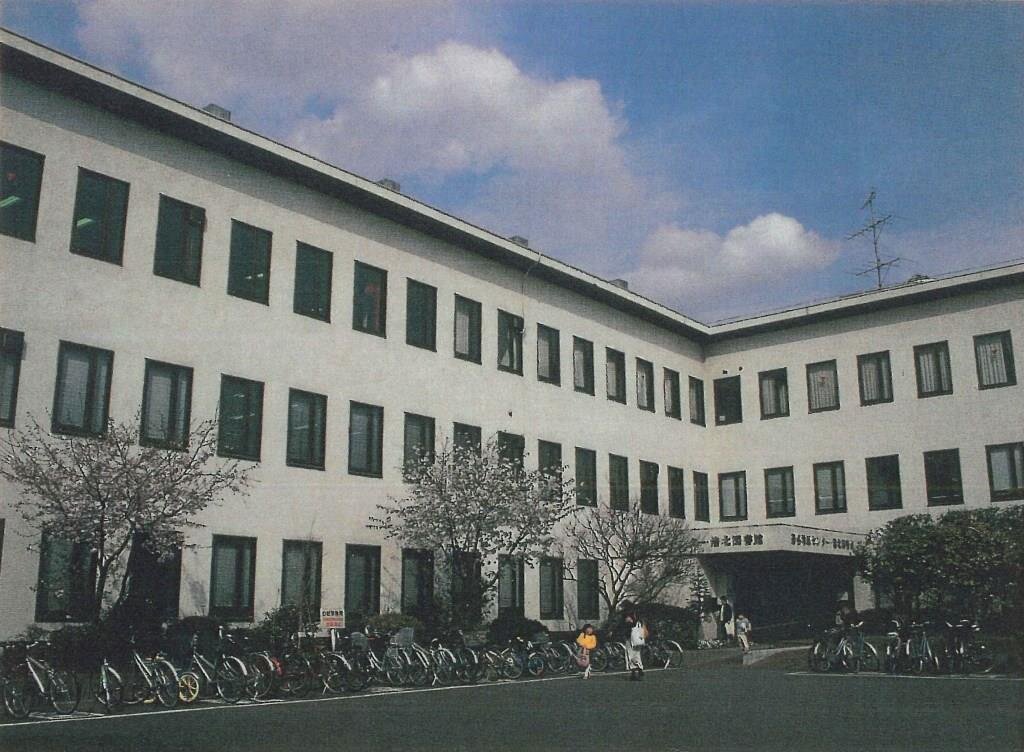 2000年菊名地区センター前庭の写真.jpg